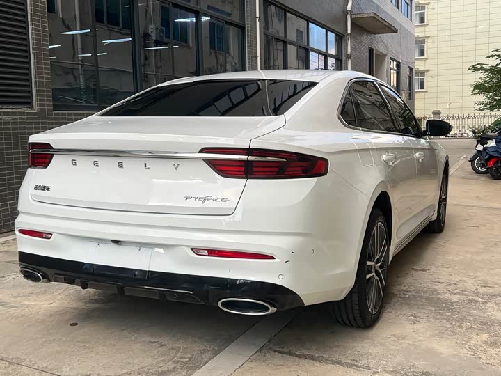 Фото 13 - Geely Preface