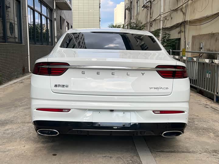 Фото 14 - Geely Preface