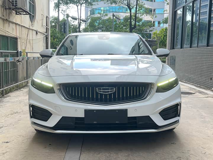 Фото 3 - Geely Preface