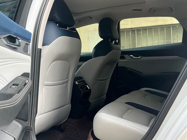 Фото 7 - Geely Preface