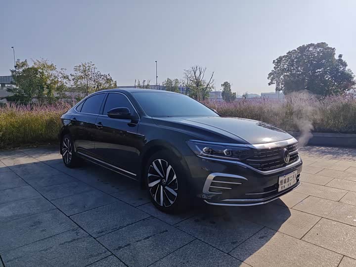 Фото 2 - Volkswagen Passat