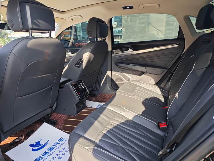 Фото 4 - Volkswagen Passat