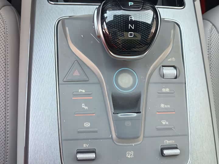 Фото 14 - BYD Tang Hybrid/EV