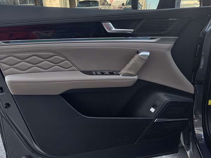 Фото 17 - BYD Tang Hybrid/EV