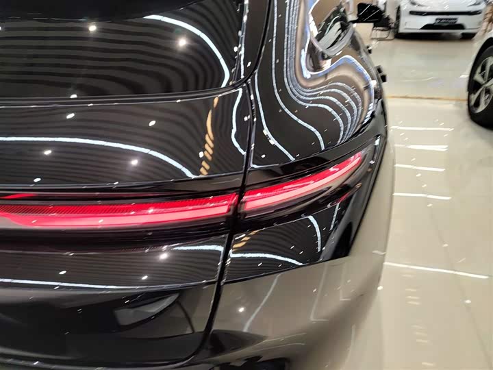 Фото 10 - Nio ET5T