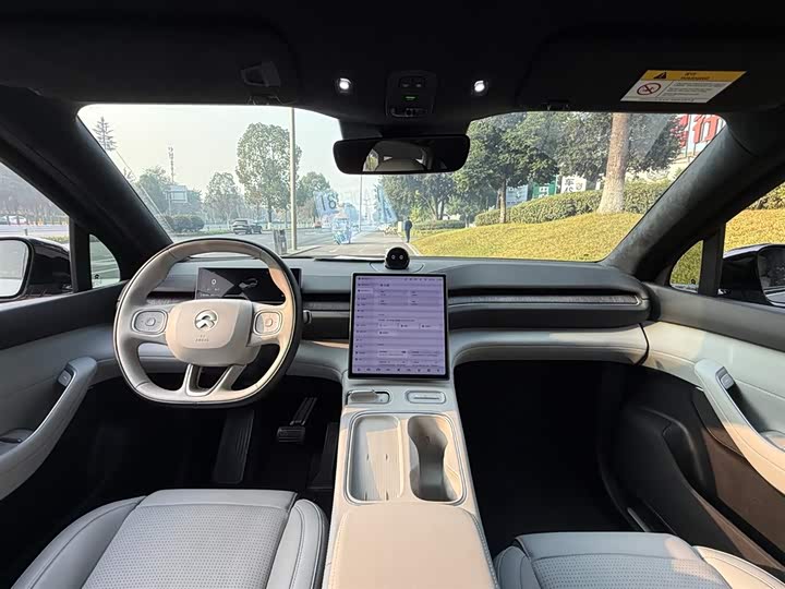 Фото 7 - Nio ES6