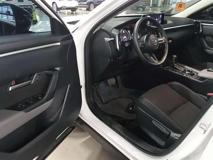 Фото 16 - Mazda CX-50