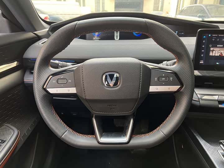 Фото 11 - Changan UNI-V