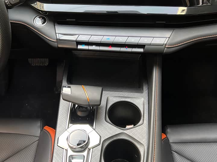 Фото 12 - Changan UNI-V