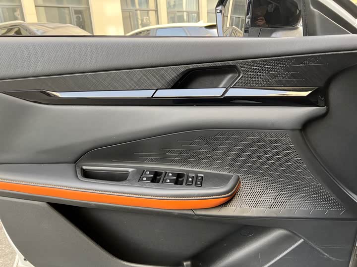 Фото 16 - Changan UNI-V