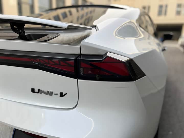 Фото 23 - Changan UNI-V