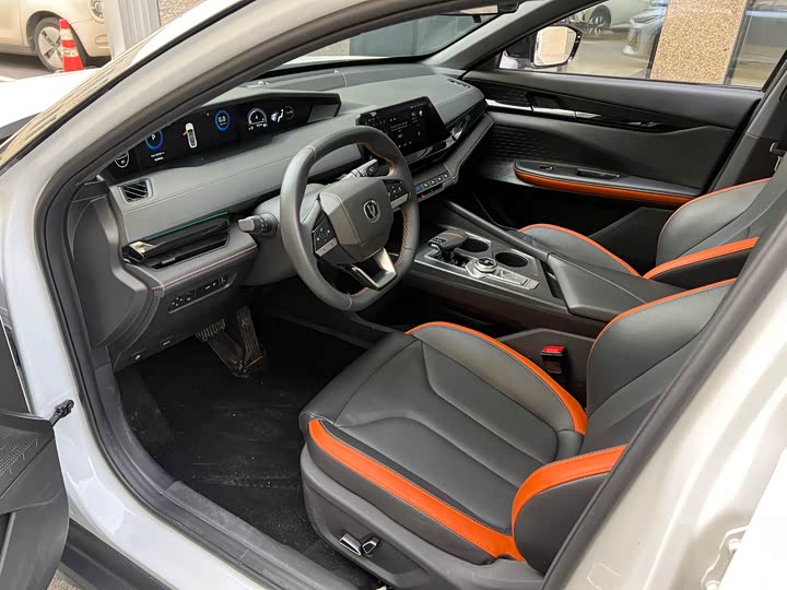 Фото 8 - Changan UNI-V