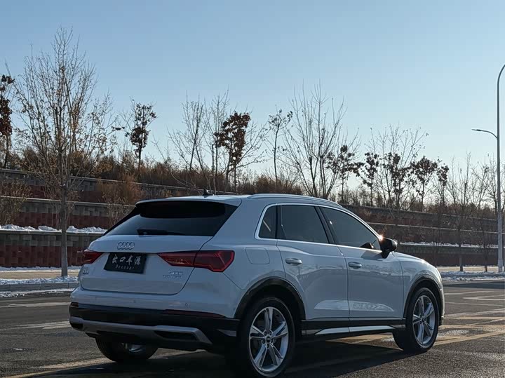 Фото 8 - Audi Q3
