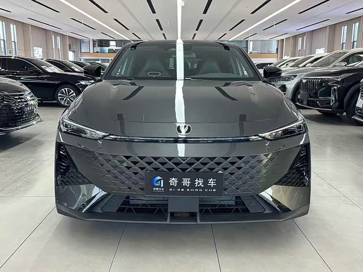 Фото 2 - Changan UNI-V