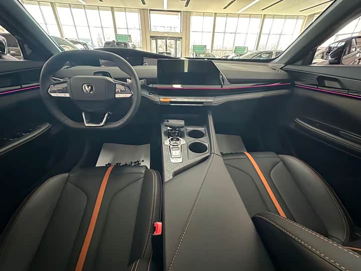 Фото 9 - Changan UNI-V