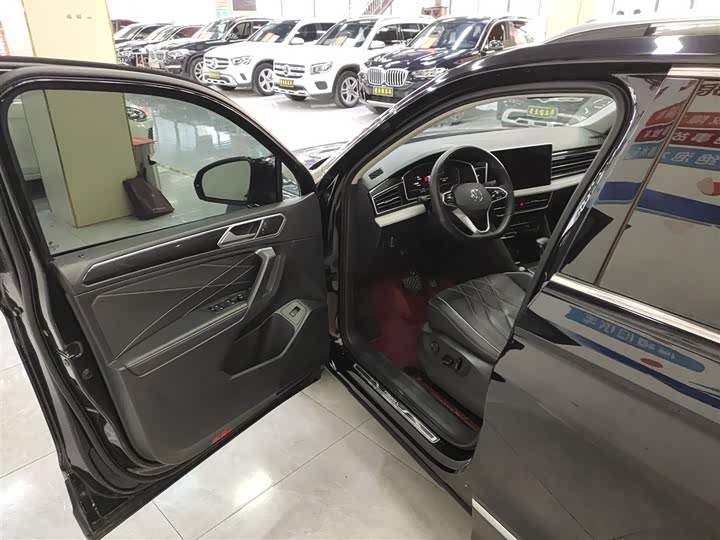 Фото 16 - Volkswagen Tiguan L Pro