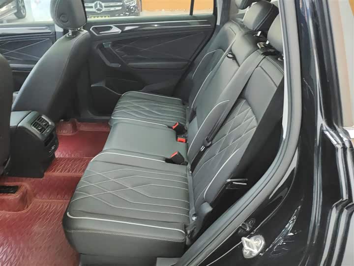 Фото 17 - Volkswagen Tiguan L Pro