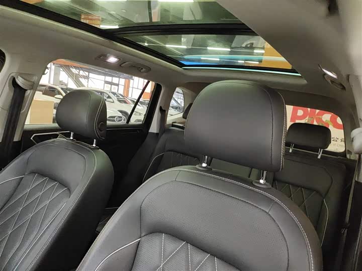 Фото 18 - Volkswagen Tiguan L Pro