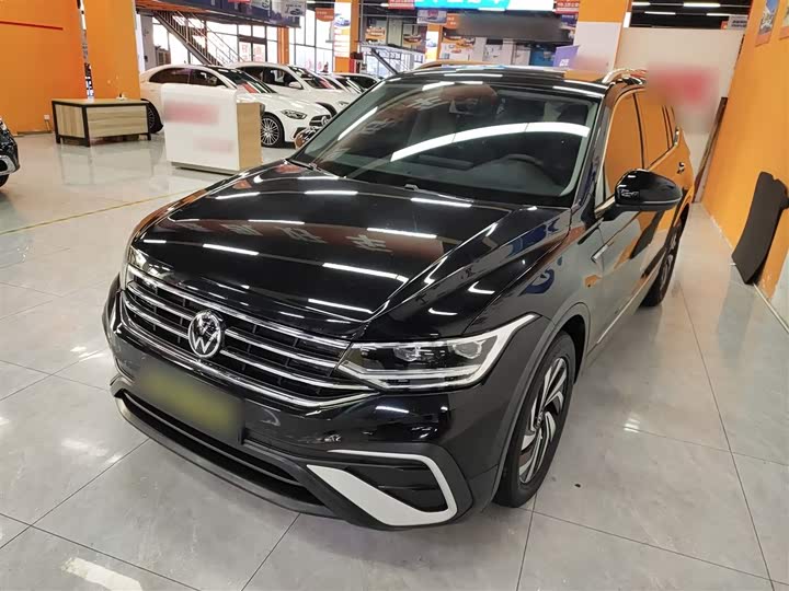 Фото 2 - Volkswagen Tiguan L Pro