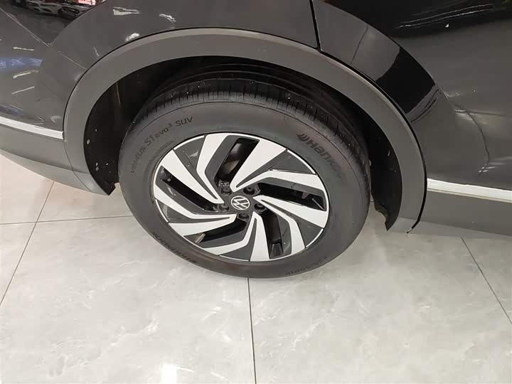 Фото 26 - Volkswagen Tiguan L Pro