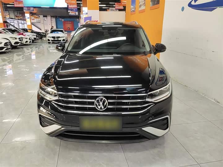 Фото 3 - Volkswagen Tiguan L Pro