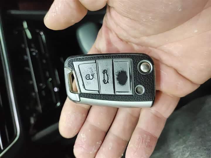 Фото 9 - Volkswagen Tiguan L Pro