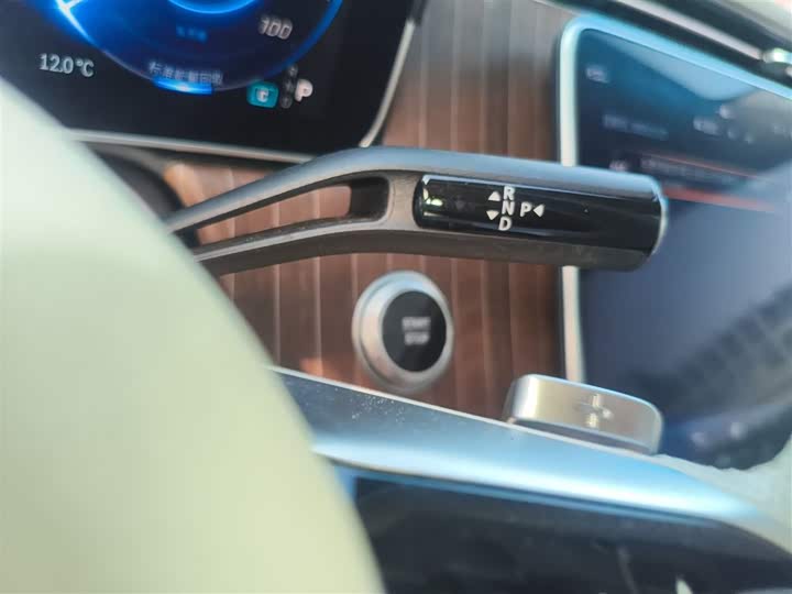 Фото 16 - Mercedes-Benz EQE SUV