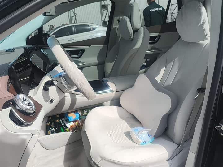 Фото 17 - Mercedes-Benz EQE SUV