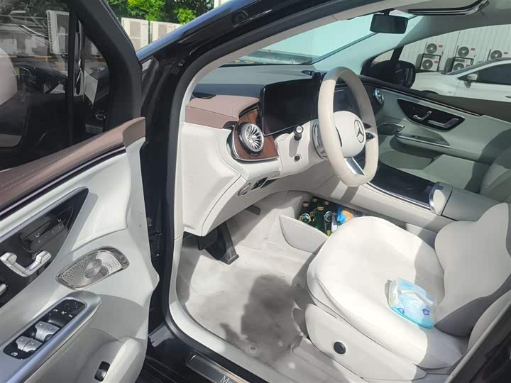 Фото 18 - Mercedes-Benz EQE SUV