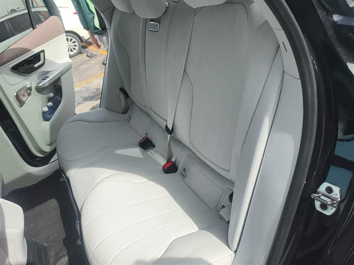 Фото 19 - Mercedes-Benz EQE SUV