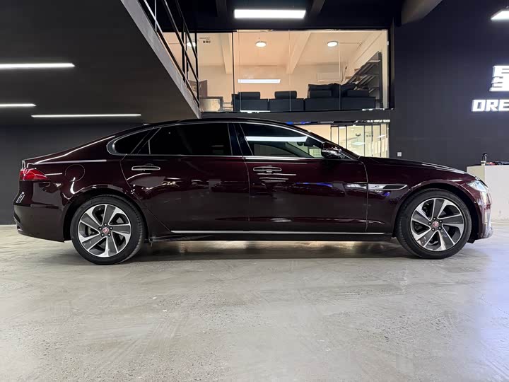 Фото 10 - Jaguar XF L