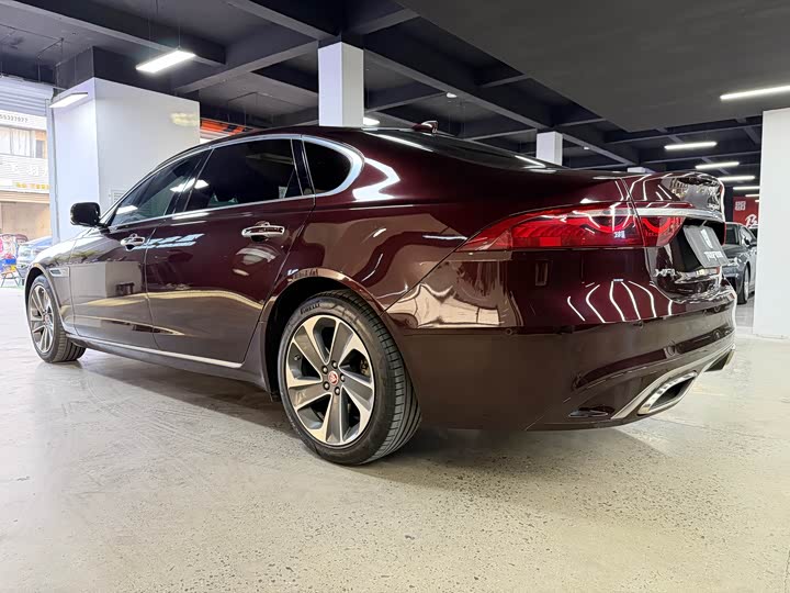 Фото 11 - Jaguar XF L