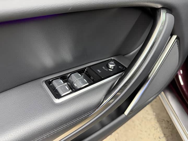 Фото 18 - Jaguar XF L