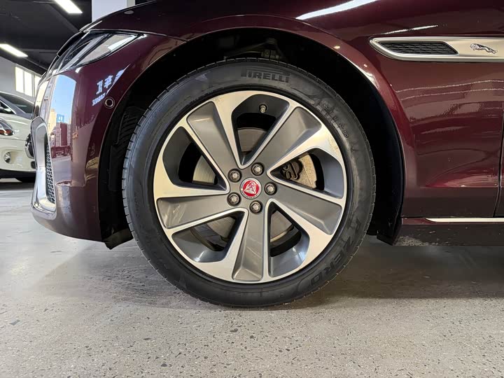 Фото 20 - Jaguar XF L