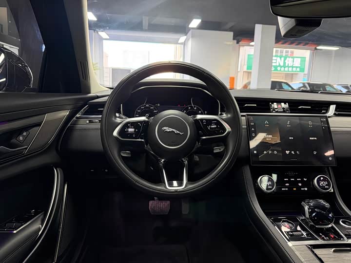 Фото 8 - Jaguar XF L