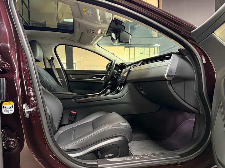 Фото 9 - Jaguar XF L