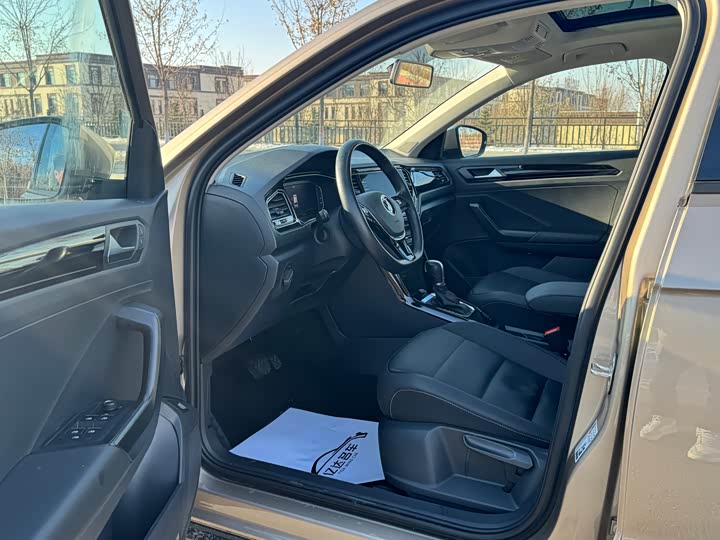 Фото 11 - Volkswagen T-Roc