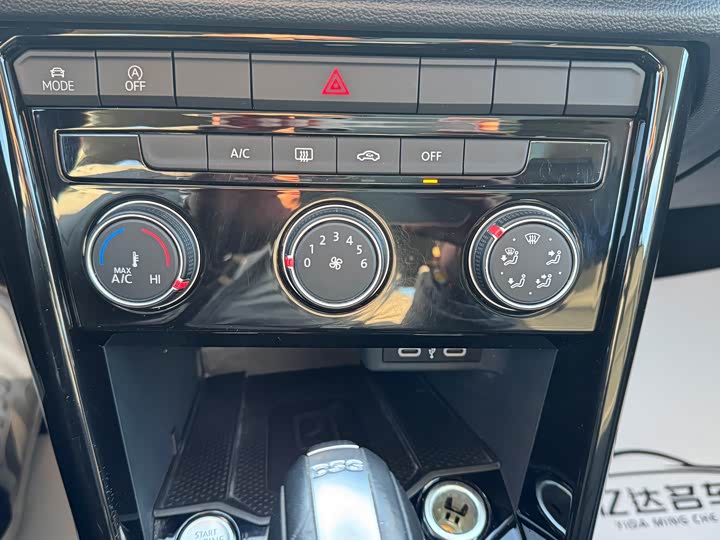 Фото 13 - Volkswagen T-Roc