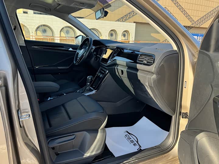 Фото 17 - Volkswagen T-Roc