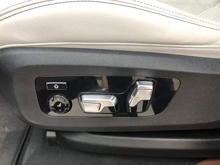 Фото 10 - BMW XM