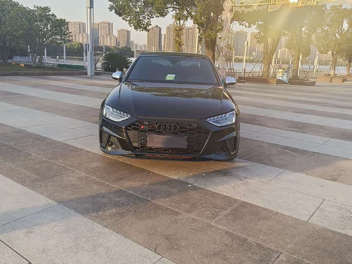 Фото 2 - Audi S4