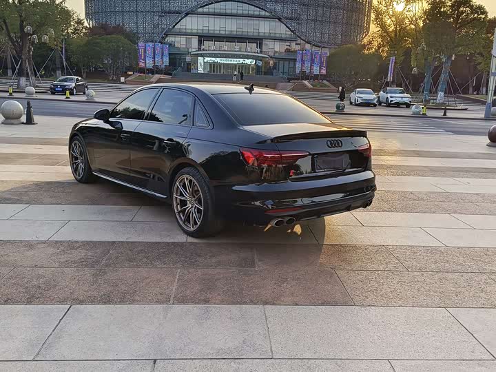 Фото 8 - Audi S4