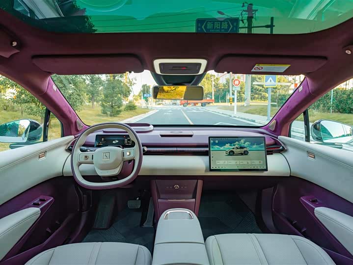 Фото 12 - Zeekr X