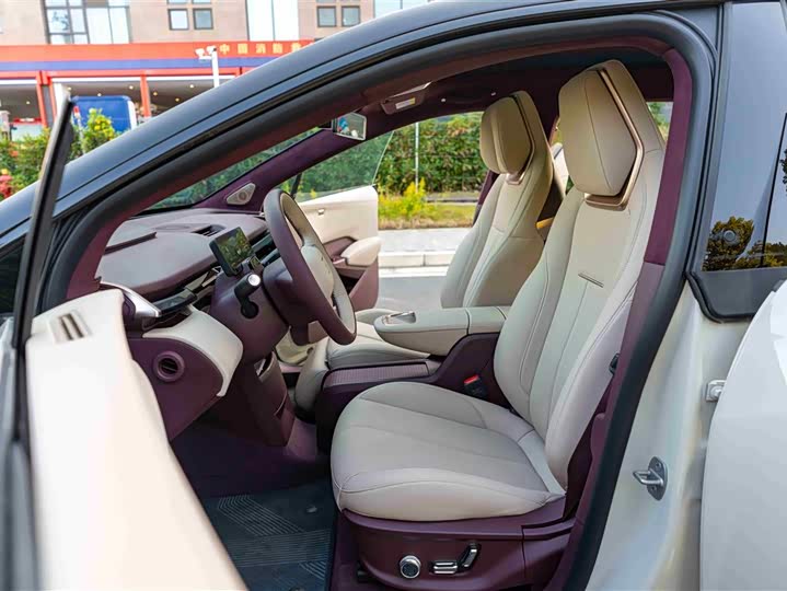 Фото 13 - Zeekr X