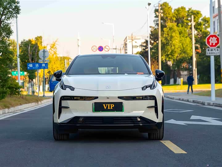 Фото 2 - Zeekr X