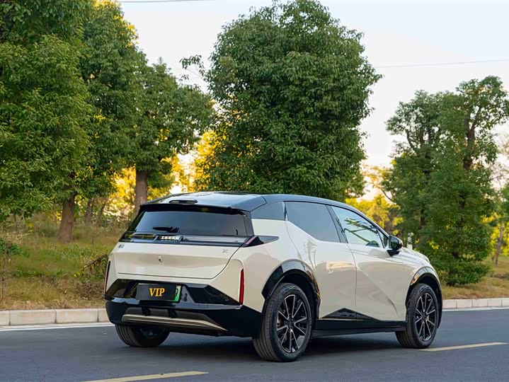 Фото 4 - Zeekr X