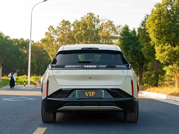 Фото 5 - Zeekr X