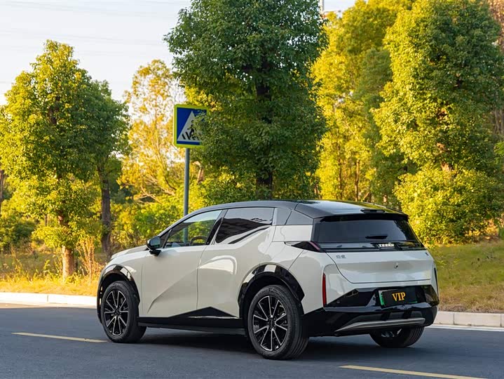 Фото 6 - Zeekr X