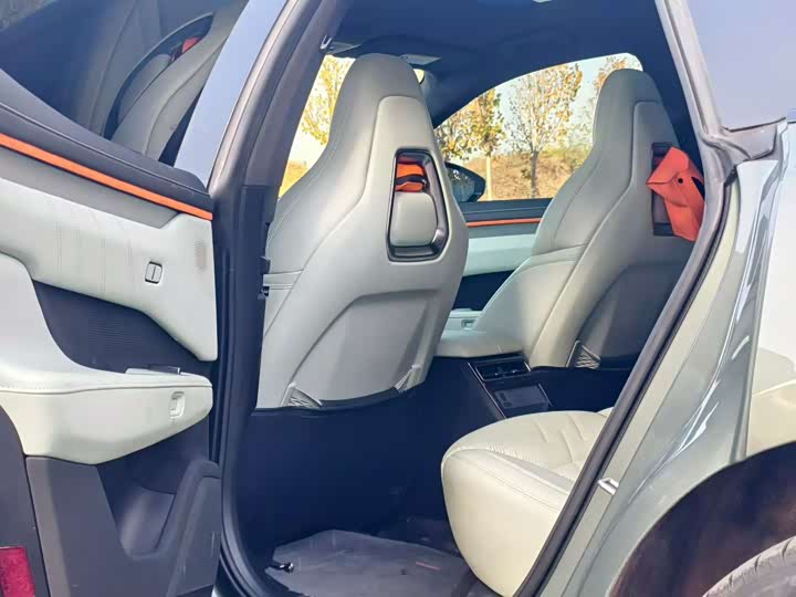 Фото 6 - Zeekr 001