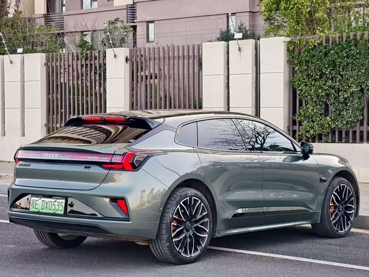 Фото 7 - Zeekr 001